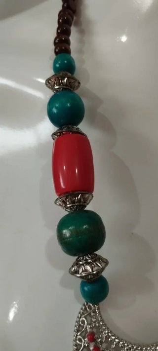 Collar llamativo con colgante de toro