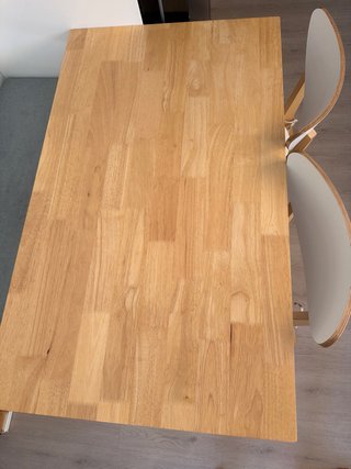 Mesa de comedor y 2 sillas