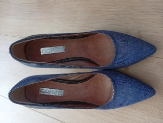 Zapatos de tacón brillantes azul plateado