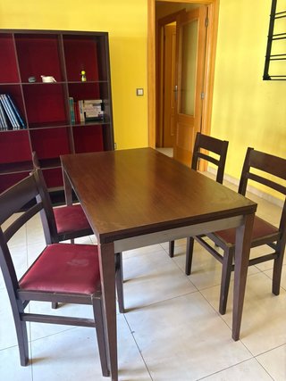 Mesa de comedor extensible  + 4 sillas de REGALO
