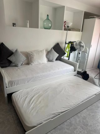 Cama nido nueva con colchones.
