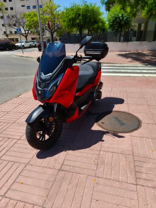 Wottan Storm T Maxi Scooter