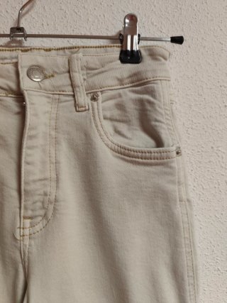 Pantalón cargo de niña talla 10 años de Zara.