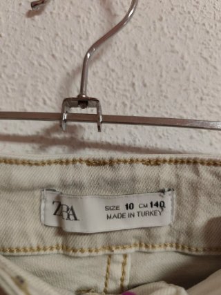 Pantalón cargo de niña talla 10 años de Zara.