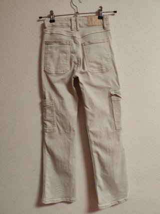 Pantalón cargo de niña talla 10 años de Zara.