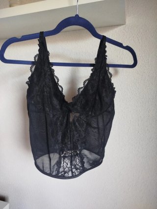 Top de encaje negro