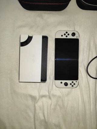 Nintendo Switch OLED Blanca + Caja Transporte