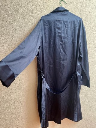 Bata de raso azul marino