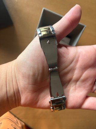 Reloj Guess Dorado y Plateado