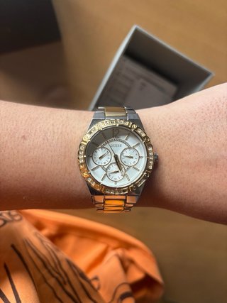 Reloj Guess Dorado y Plateado