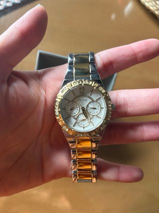 Reloj Guess Dorado y Plateado