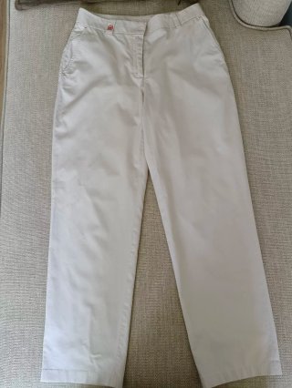 Pantalón de Carolina Herrera muy favorecedor