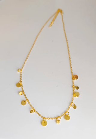 Collar dorado con discos pequeños