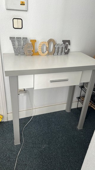 Mesa de cocina extensible gris y blanca
