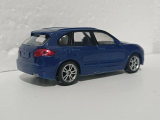 4 coches escala 1:43 variados