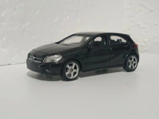 4 coches escala 1:43 variados