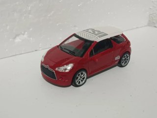 4 coches escala 1:43 variados
