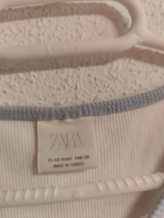 Camiseta de niña talla 11-12 años de Zara.