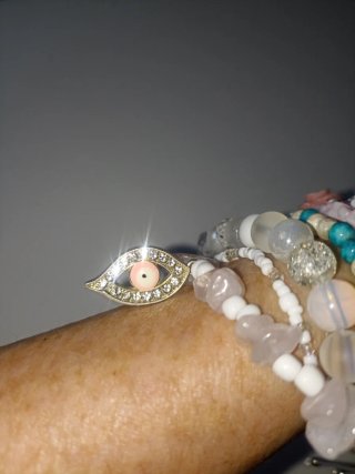 Pulsera  con abalorios y cuarzo rosa