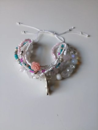 Pulsera  con abalorios y cuarzo rosa