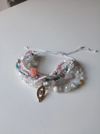 Pulsera  con abalorios y cuarzo rosa
