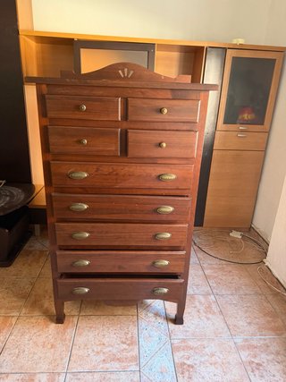 Cómoda de madera con 8 cajones