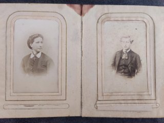 Álbum de fotos antiguo con cierre