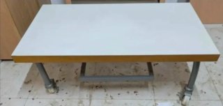 Mesa de centro con ruedas