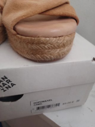 Sandalias cuña nuevas beige y marrón