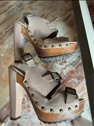 Sandali Schutz Beige