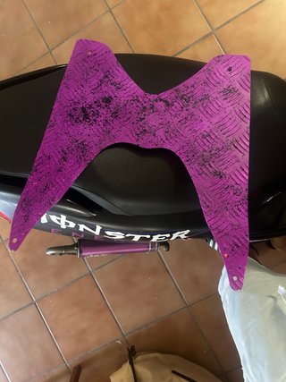 Reposapiés metal Aerox Morado/Negro