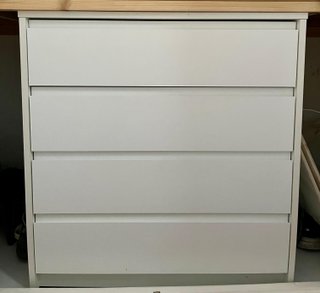 Cómoda blanca de 4 cajones