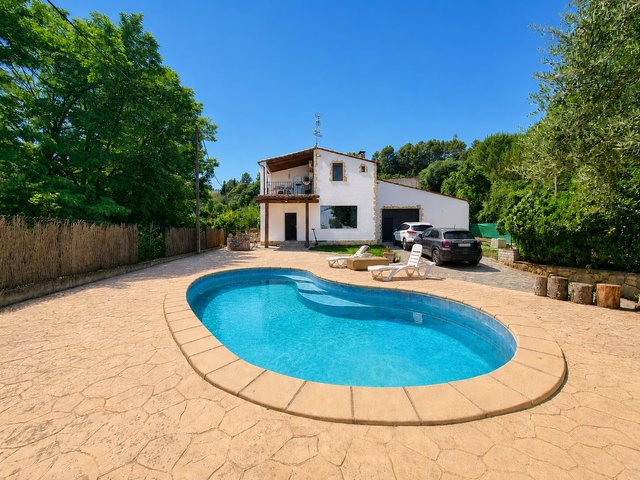 CASA CON PISCINA EN ALQUILER EN SARRIÀ DE TER!!!!!