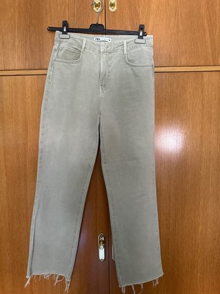 Pantalón Zara verde grisáceo