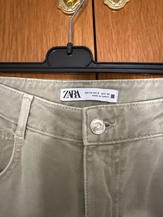Pantalón Zara verde grisáceo