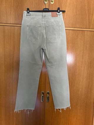 Pantalón Zara verde grisáceo