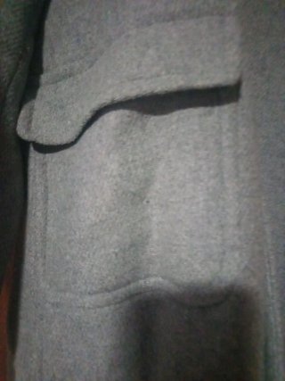 Abrigo gris con capucha