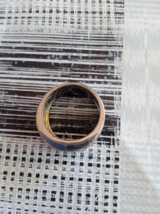 Anillo plateado con cruces