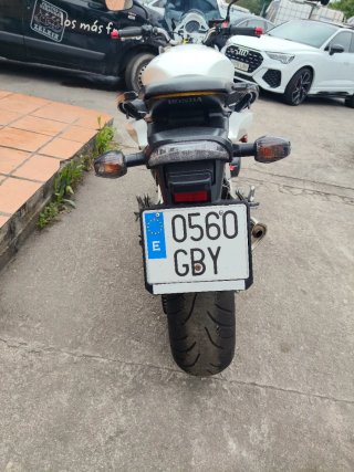 Honda Hornet Blanca y Dorada