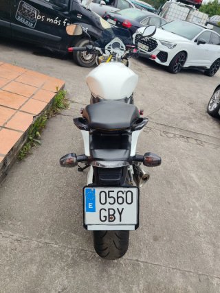 Honda Hornet Blanca y Dorada