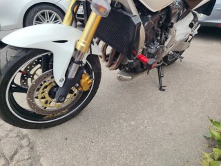 Honda Hornet Blanca y Dorada