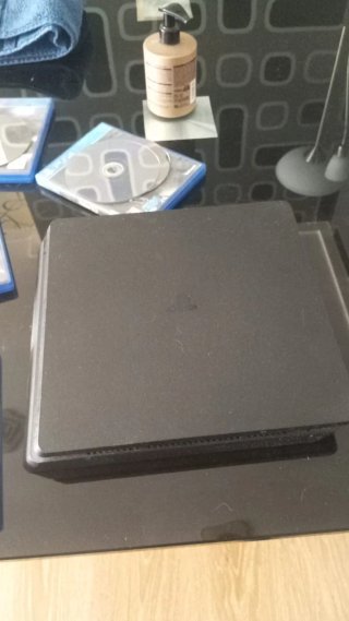 PS4 Slim Consola + God of War, Dark Souls II y III