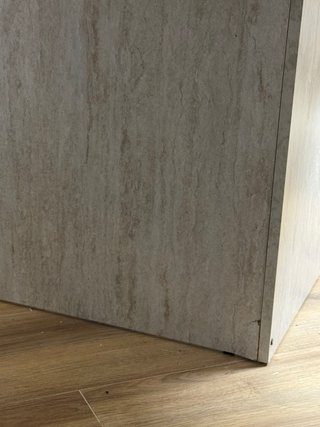 Mesa efecto mármol beige y gris KRONDAL