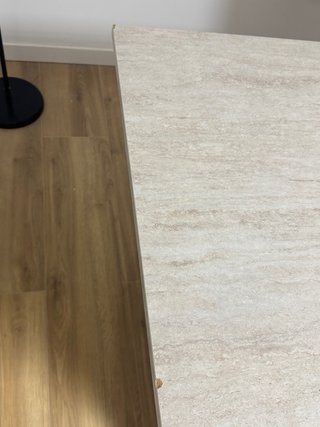 Mesa efecto mármol beige y gris KRONDAL