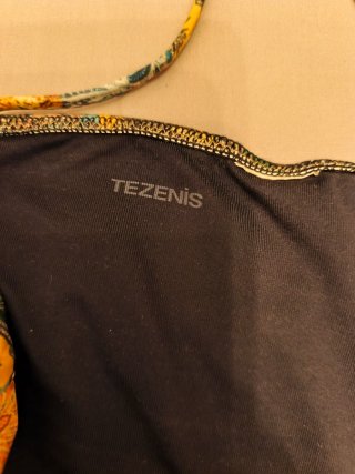 Bañador estampado con aros de madera