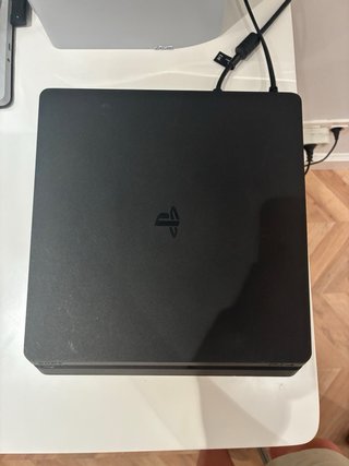PS4 (PlayStation 4) Negra + Mando y Funda