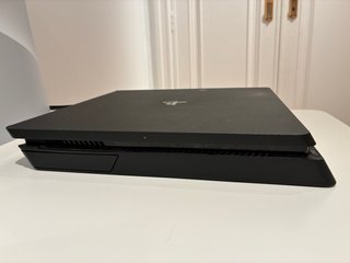 PS4 (PlayStation 4) Negra + Mando y Funda