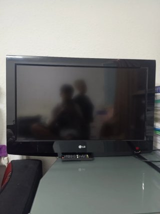Televisión LG 32 Negra y Plateada