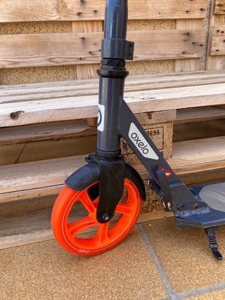 Patinete Oxelo naranja y negro