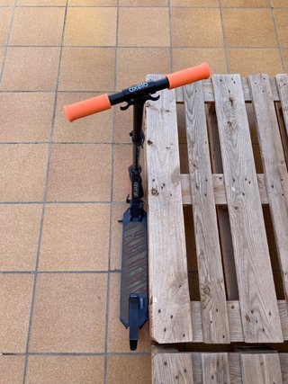 Patinete Oxelo naranja y negro